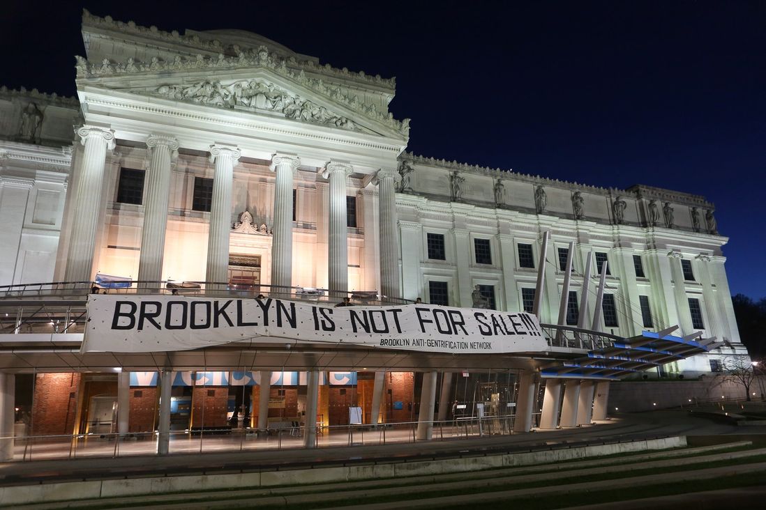 A banner drop by the Brooklyn Anti-gentrification Network took place toward the end of the day at the entrance of the museum.<br/>